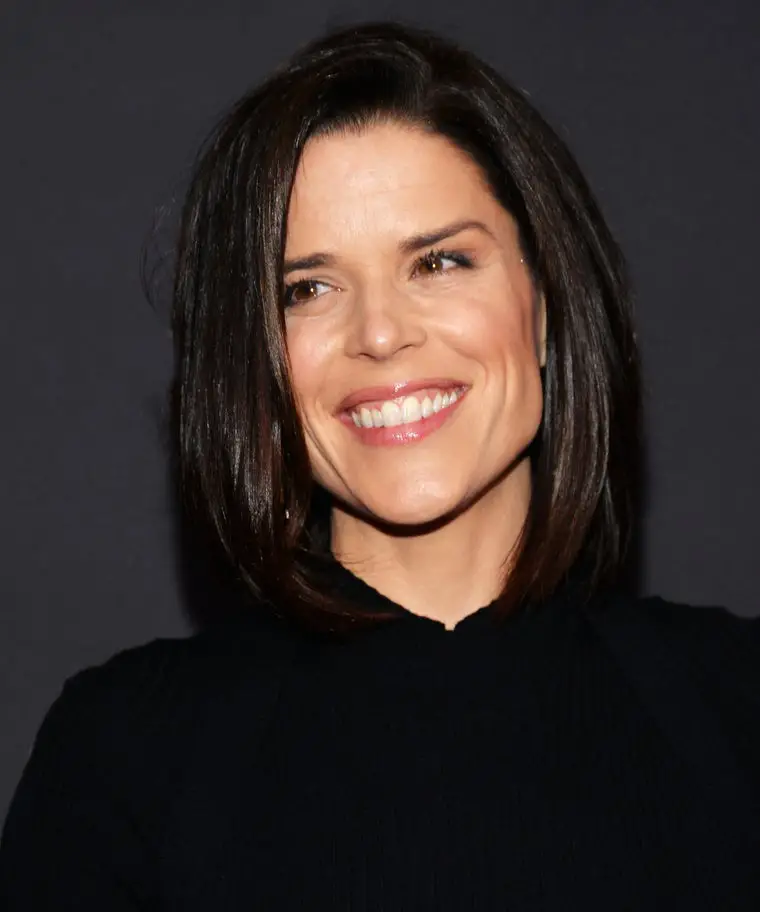 How tall is Neve Campbell?
